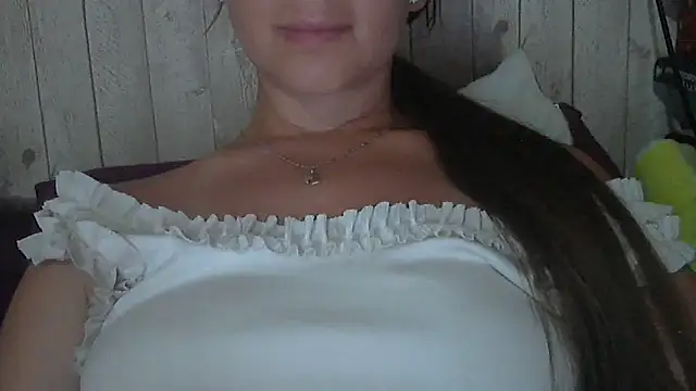 Snapshot of Bella--White chatting on June 15, 5:34 pm Bella--White online show from June 15, 5:34 pm