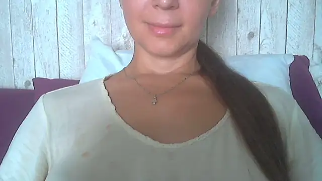 Snapshot of Bella--White chatting on July 4, 6:20 am Bella--White online show from July 4, 6:20 am