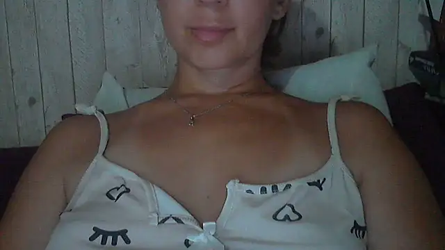 Snapshot of Bella--White chatting on July 16, 3:31 pm Bella--White online show from July 16, 3:31 pm