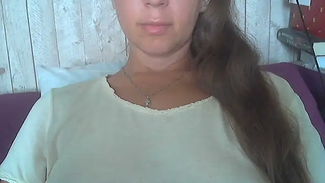 Snapshot of Bella--White chatting on July 7, 7:09 am Bella--White online show from July 7, 7:09 am