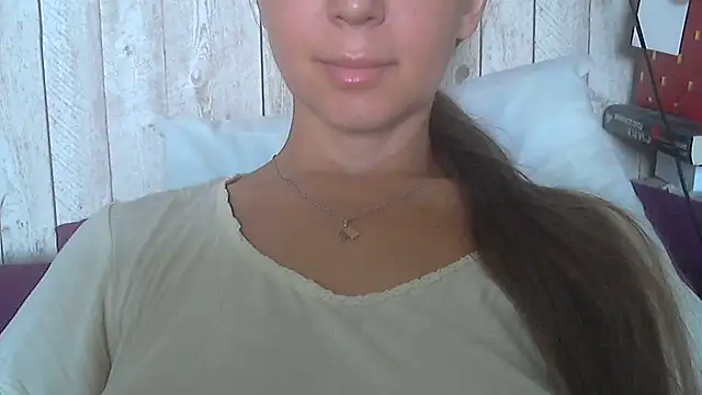 Snapshot of Bella--White chatting on July 8, 6:03 am Bella--White online show from July 8, 6:03 am