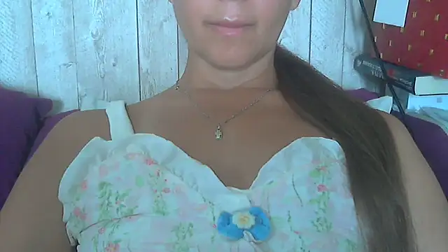 Snapshot of Bella--White chatting on June 26, 6:41 am Bella--White online show from June 26, 6:41 am