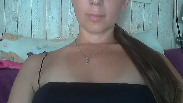 Snapshot of Bella--White chatting on June 18, 1:49 pm Bella--White online show from June 18, 1:49 pm