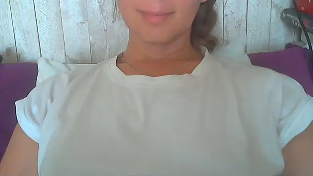 Snapshot of Bella--White chatting on June 9, 8:04 am Bella--White online show from June 9, 8:04 am