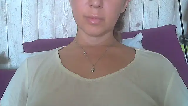 Snapshot of Bella--White chatting on June 12, 5:49 am Bella--White online show from June 12, 5:49 am