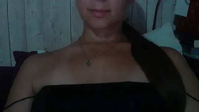 Snapshot of Bella--White chatting on June 20, 3:28 pm Bella--White online show from June 20, 3:28 pm