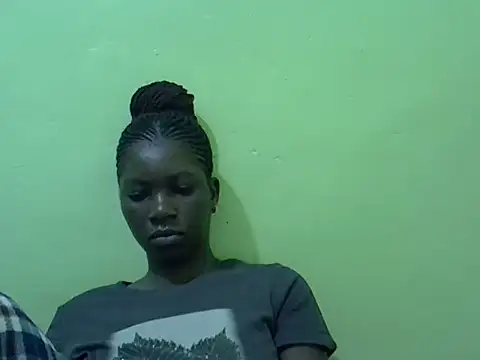 Snapshot of Sweet-Lynn chatting on June 11, 2:53 am Sweet-Lynn online show from June 11, 2:53 am