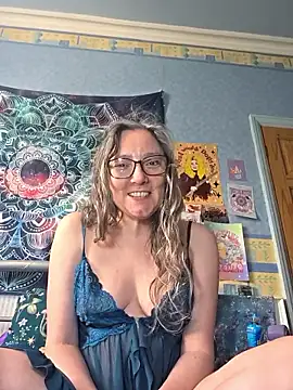 Izzylove47 online show from May 18, 11:48 am