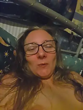 Izzylove47 online show from July 4, 9:52 pm