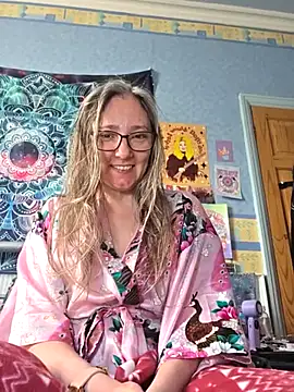 Izzylove47 online show from May 16, 9:19 am