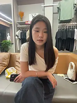 yu598188 online show from May 15, 12:14 pm