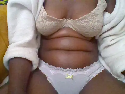 Snapshot of CreampyQueen1 chatting on June 2, 7:58 pm CreampyQueen1 online show from June 2, 7:58 pm