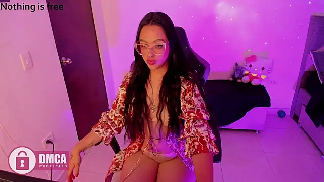 Snapshot of Spicydollx_1 chatting on June 10, 4:30 pm Spicydollx 1 online show from June 10, 4:30 pm