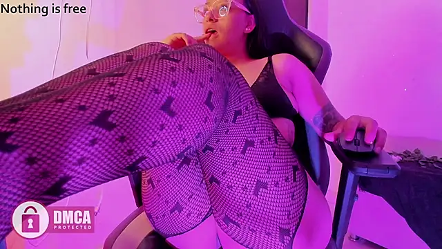 Snapshot of Spicydollx_1 chatting on June 18, 4:45 pm Spicydollx 1 online show from June 18, 4:45 pm