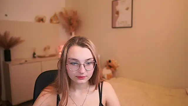 Sophielux18 online show from May 21, 1:19 pm
