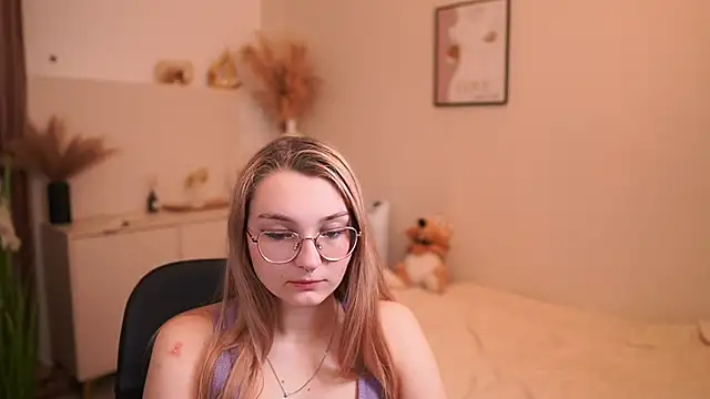 Sophielux18 online show from May 20, 1:19 pm