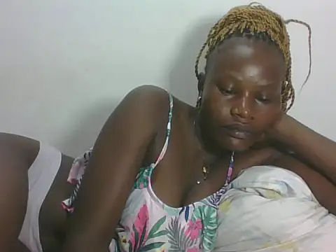 Petitepretty23 online show from May 21, 4:54 am