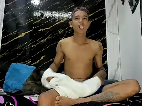 cute boy angelx18 online show from May 19, 5:53 pm