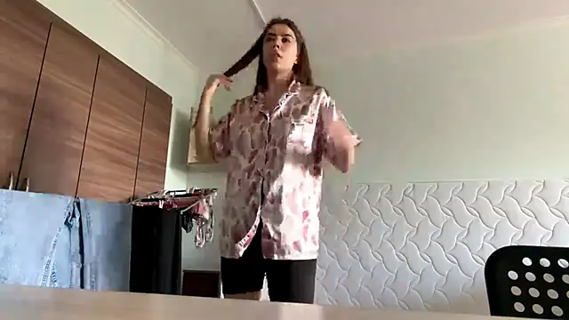 LaurindaStalford online show from June 4, 1:49 pm