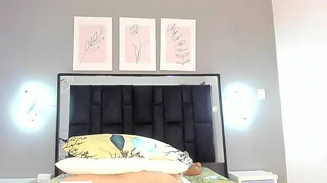 Snapshot of zoe_curvyy chatting on June 5, 12:11 pm zoe curvyy online show from June 5, 12:11 pm