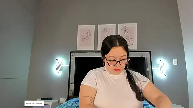 Snapshot of zoe_curvyy chatting on June 17, 12:15 pm zoe curvyy online show from June 17, 12:15 pm