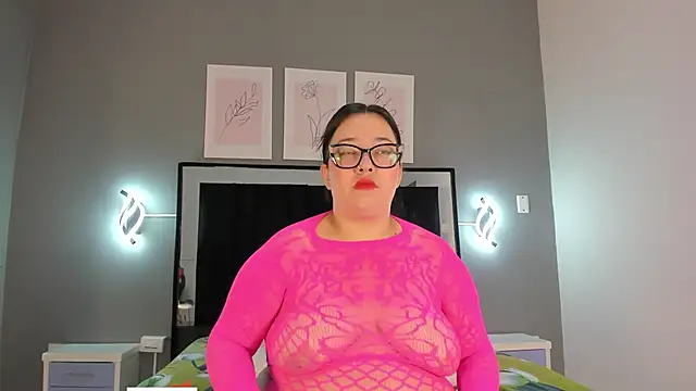 Snapshot of zoe_curvyy chatting on June 1, 12:05 pm zoe curvyy online show from June 1, 12:05 pm
