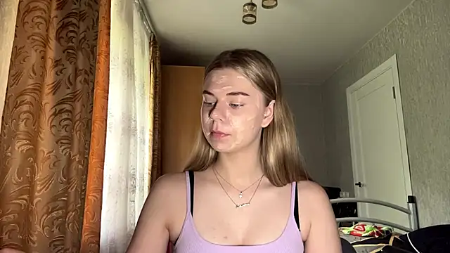 HoneysPiee online show from June 15, 10:59 am