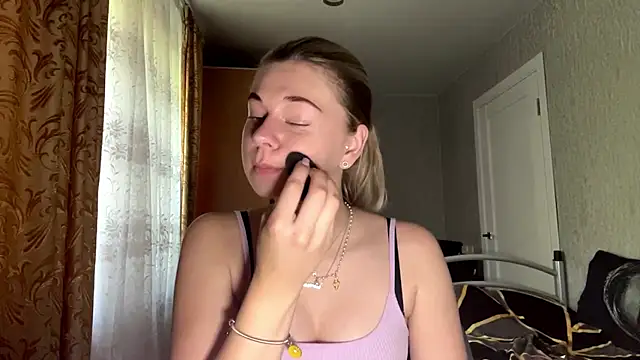 HoneysPiee online show from July 8, 1:23 pm