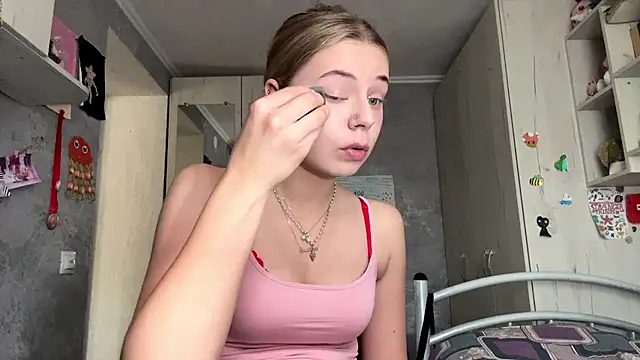 HoneysPiee online show from July 12, 1:01 pm