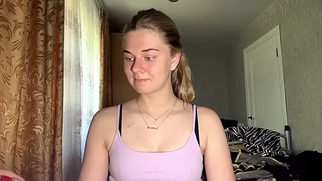 HoneysPiee online show from June 24, 9:08 am