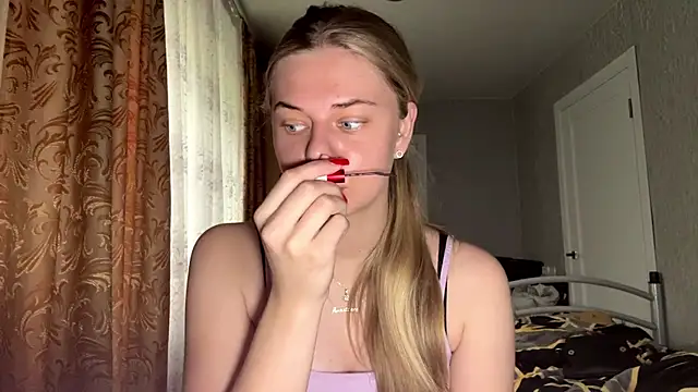 HoneysPiee online show from June 26, 9:59 am