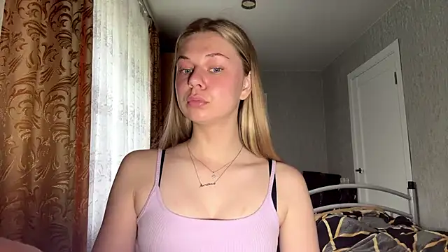 HoneysPiee online show from June 21, 10:32 am