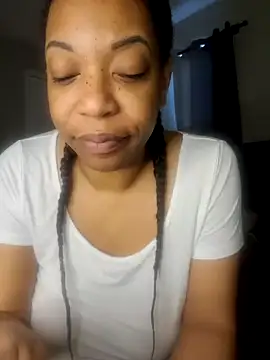 Snapshot of KinkeeKaee chatting on May 19, 12:56 pm KinkeeKaee online show from May 19, 12:56 pm