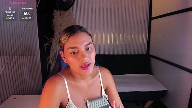 SophieWatson  online show from June 16, 1:44 pm