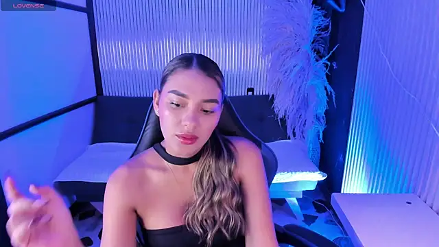 SophieWatson  online show from June 20, 1:49 pm