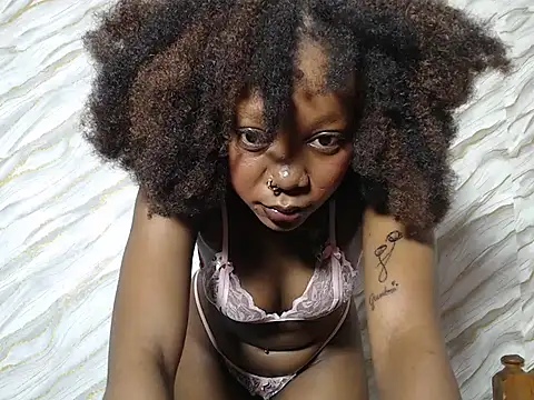 SpicyMackenzie22 online show from May 18, 2:55 am