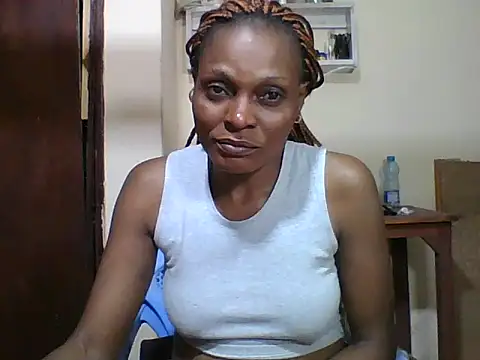 Snapshot of Ebonyqueen4 chatting on June 3, 10:16 am Ebonyqueen4 online show from June 3, 10:16 am