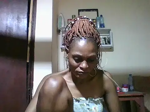 Snapshot of Ebonyqueen4 chatting on May 21, 6:33 am Ebonyqueen4 online show from May 21, 6:33 am