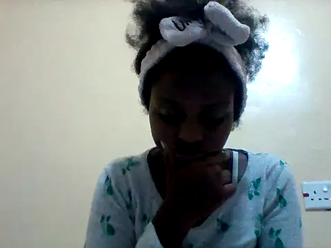 Snapshot of liligal chatting on June 2, 7:25 pm liligal online show from June 2, 7:25 pm