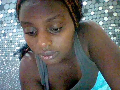 Snapshot of liligal chatting on June 18, 8:02 am liligal online show from June 18, 8:02 am