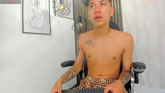 milosexy  online show from May 21, 2:03 pm
