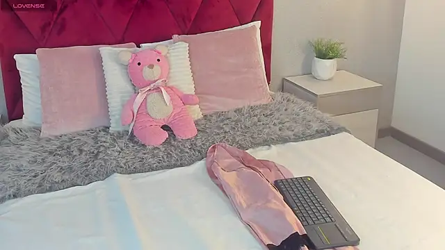 Snapshot of Ciara_moretti chatting on June 20, 7:52 pm Ciara moretti online show from June 20, 7:52 pm
