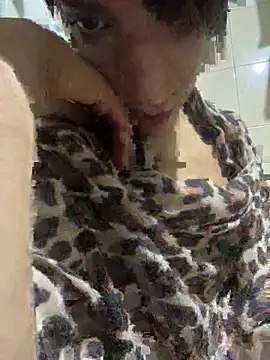 nour-gay online show from May 18, 3:17 am