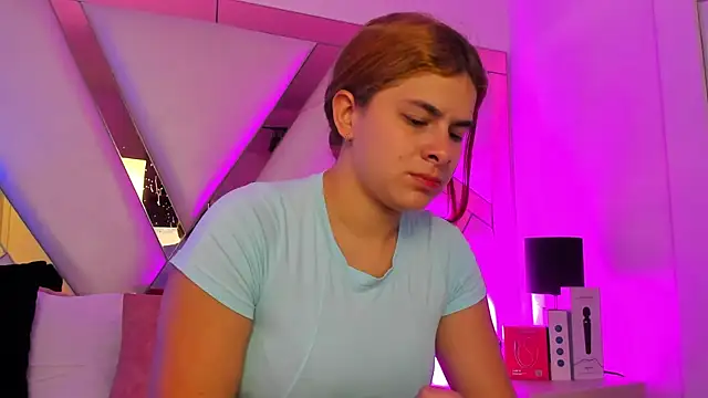 AliceCruzz online show from July 6, 12:01 pm