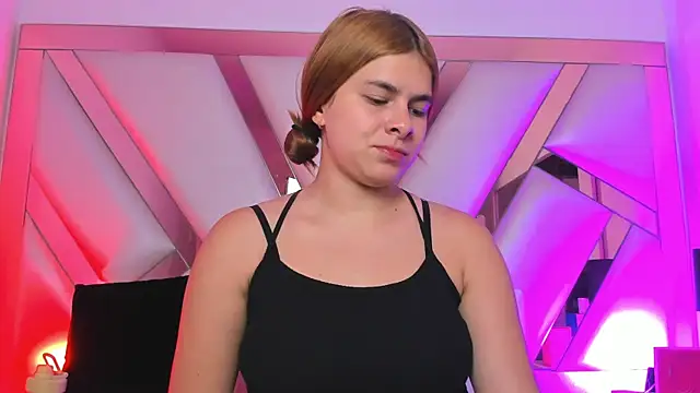 AliceCruzz online show from July 4, 4:55 pm