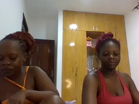sexybaddies20 online show from June 18, 10:48 pm