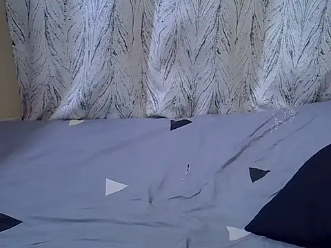 Snapshot of petite_pretti chatting on June 3, 2:33 pm petite pretti online show from June 3, 2:33 pm