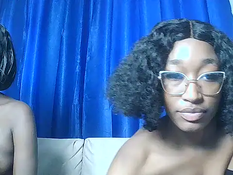 Snapshot of pinky_aura22 chatting on June 16, 10:04 am pinky aura22 online show from June 16, 10:04 am