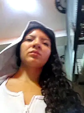 Snapshot of Bella_Jane_hot chatting on May 22, 12:19 am Bella Jane hot online show from May 22, 12:19 am
