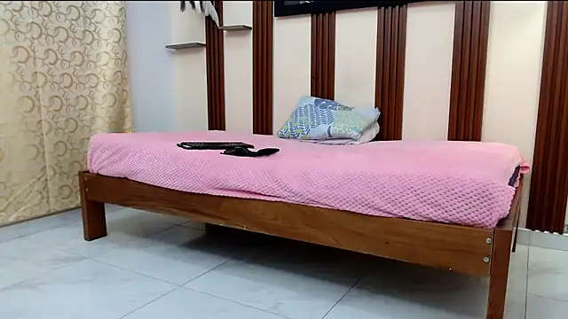 skinnykattylush19 online show from June 1, 5:18 am